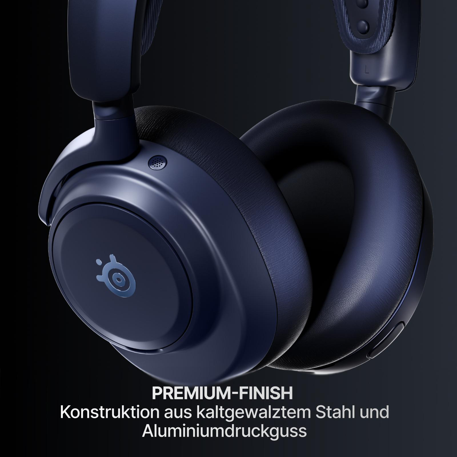 Dunkelblaue Kopfhörer mit SteelSeries-Logo, auf schwarzem Hintergrund.