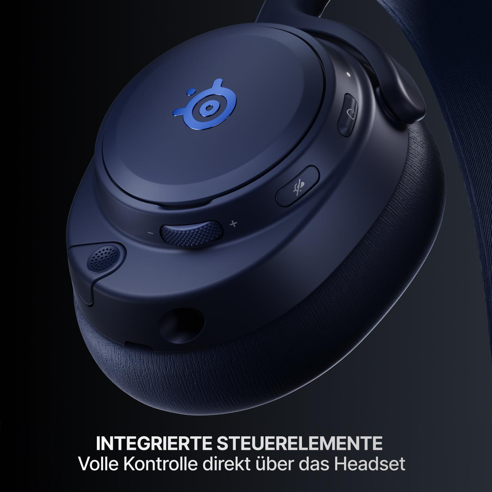Dunkelblaue Kopfhörer mit blauem Logo, Knöpfen und Lautstärkeregler auf schwarzem Grund.