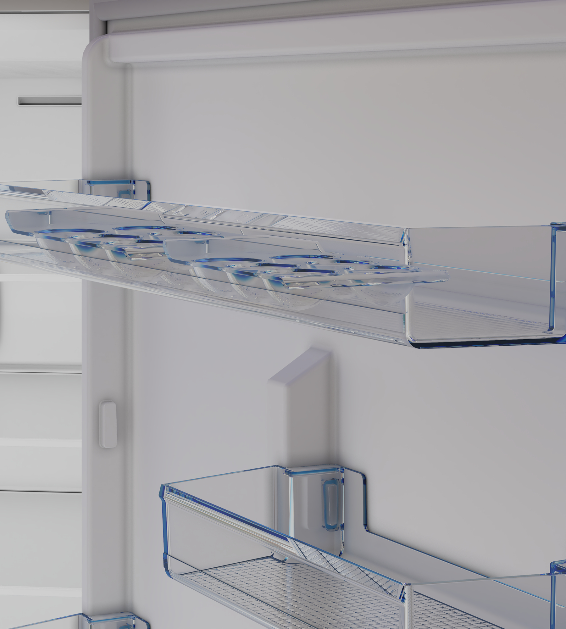 Leere transparente Kühlschrankfächer mit blauen Kanten und Gittern.