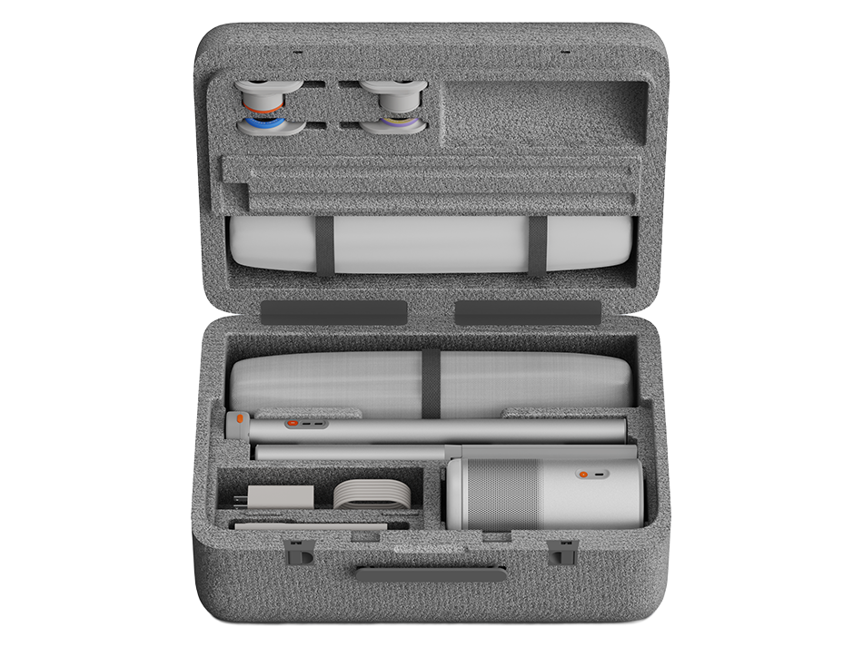 Un estuche gris abierto con proyector blanco, cables y accesorios.