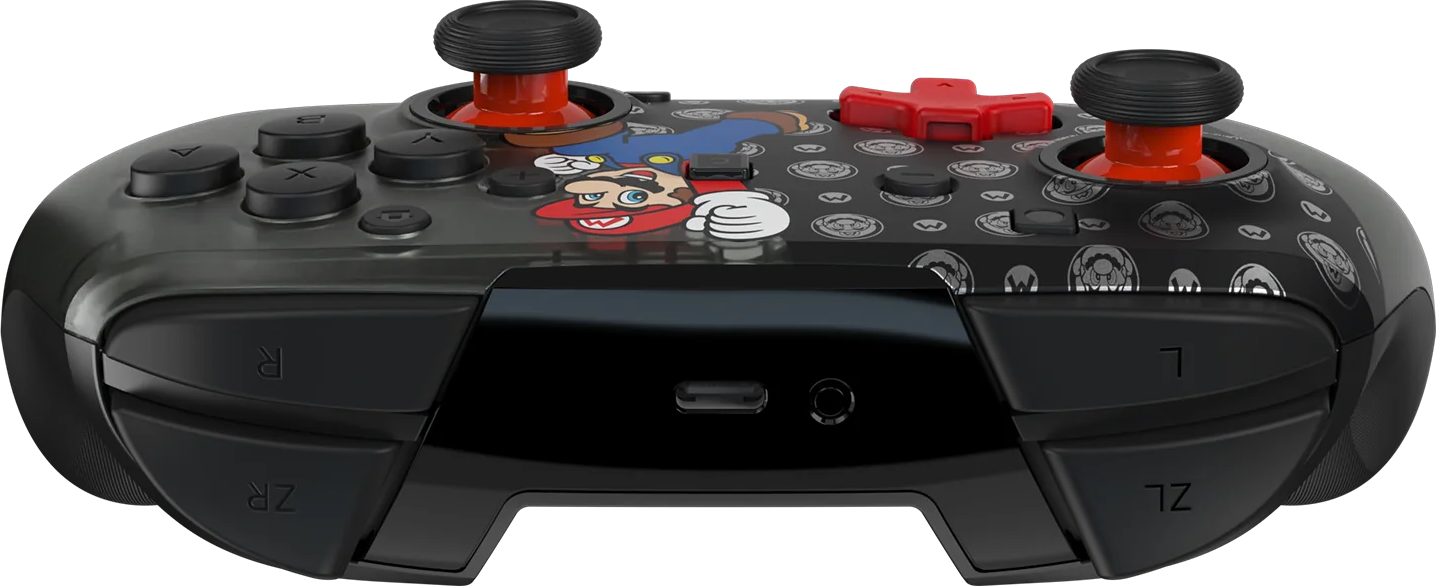 Schwarzer Controller mit Mario-Aufdruck, roten Akzenten und schwarzen Joysticks.