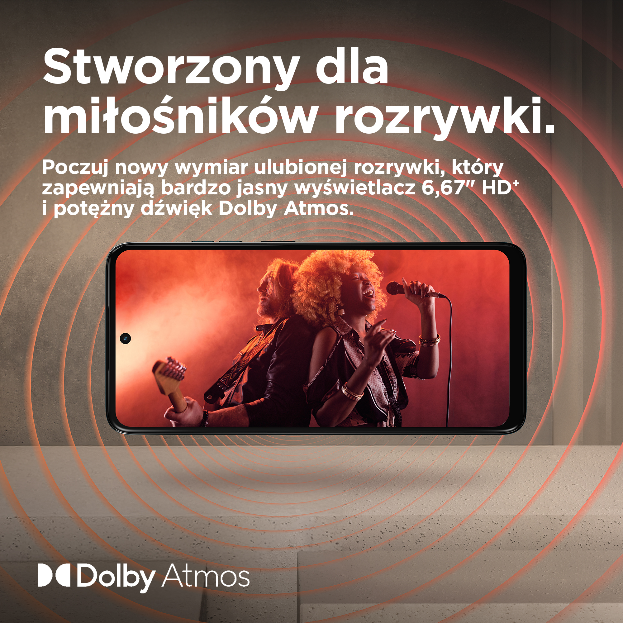 Smartfon wyświetla zespół z czerwonym oświetleniem. Logo Dolby Atmos.