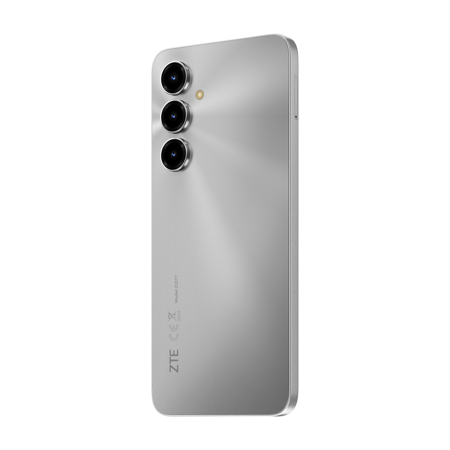 Retro di uno smartphone argentato con tre fotocamere e logo ZTE.