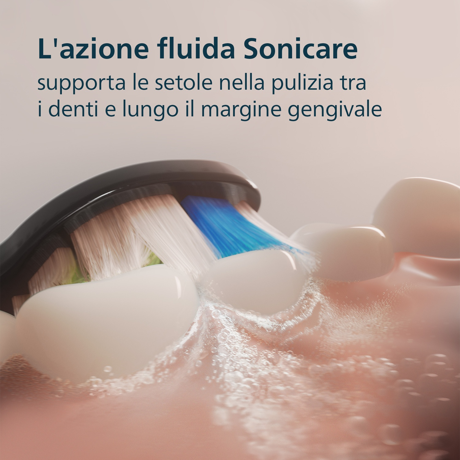 Uno spazzolino pulisce denti e gengive con acqua e schiuma.
