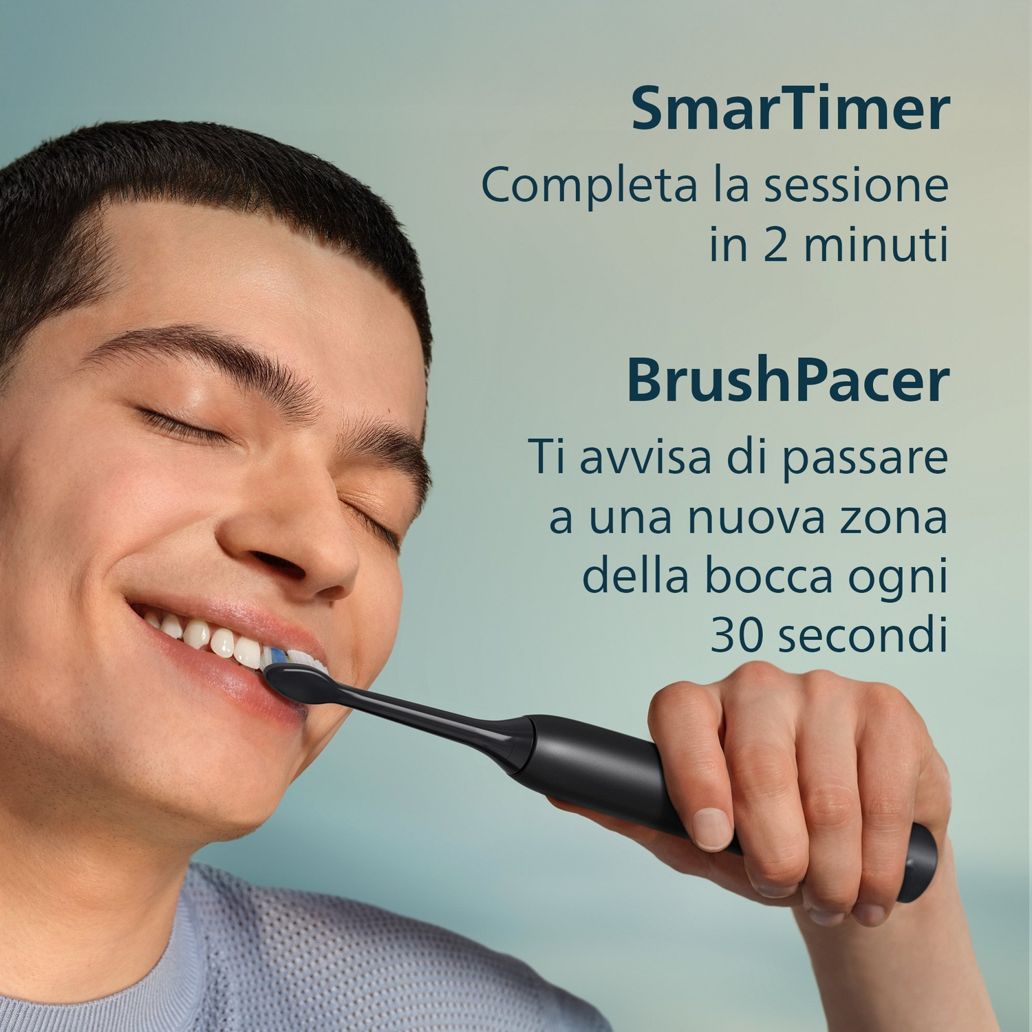 Uomo che si lava i denti con spazzolino elettrico; testo timer.