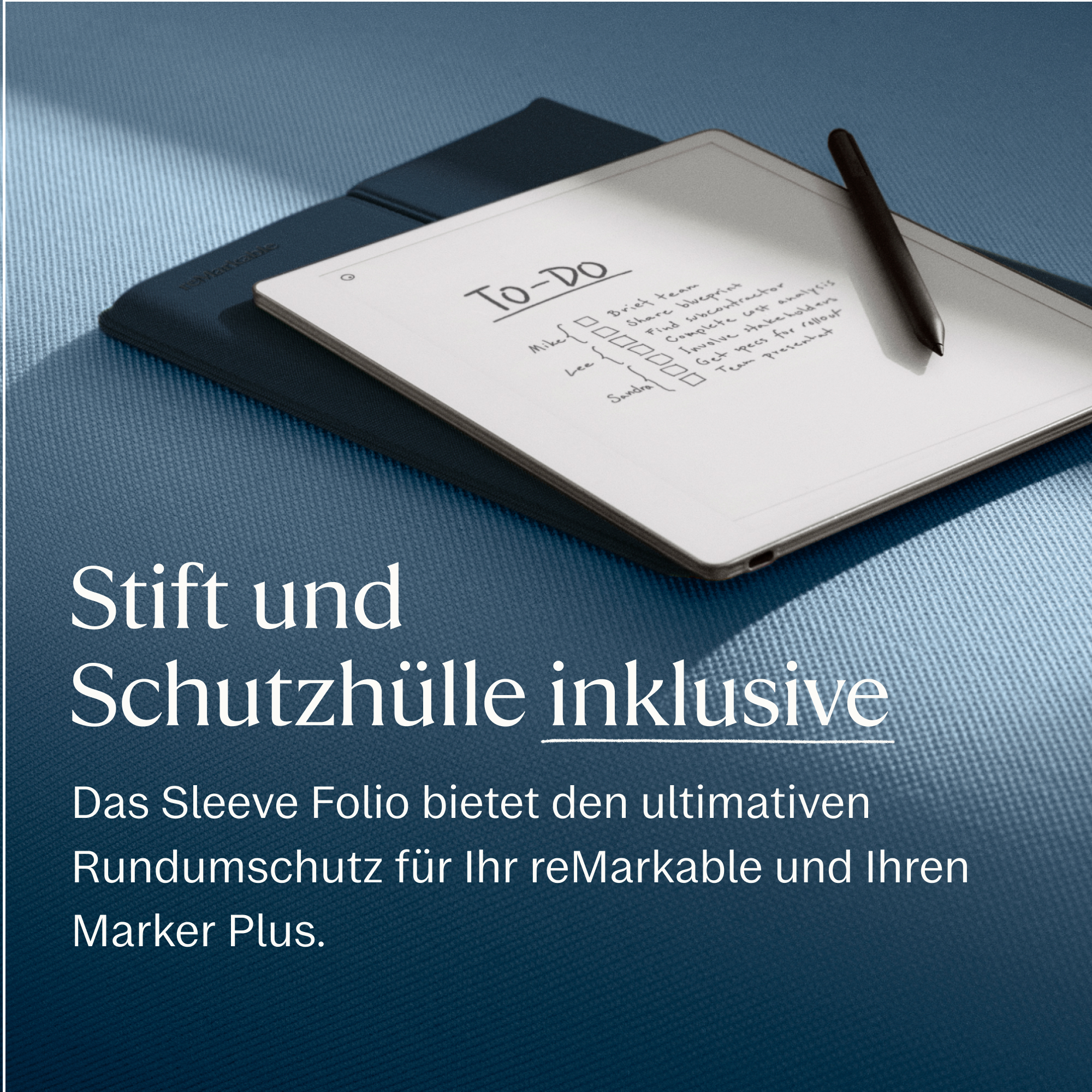 Ein Tablet mit Stift liegt auf einer Schutzhülle. Eine To-Do-Liste ist auf dem Bildschirm.