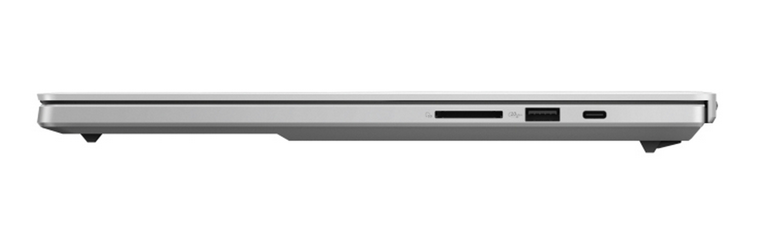 Vista lateral de un portátil plateado con ranura para tarjeta SD, USB-A y USB-C.