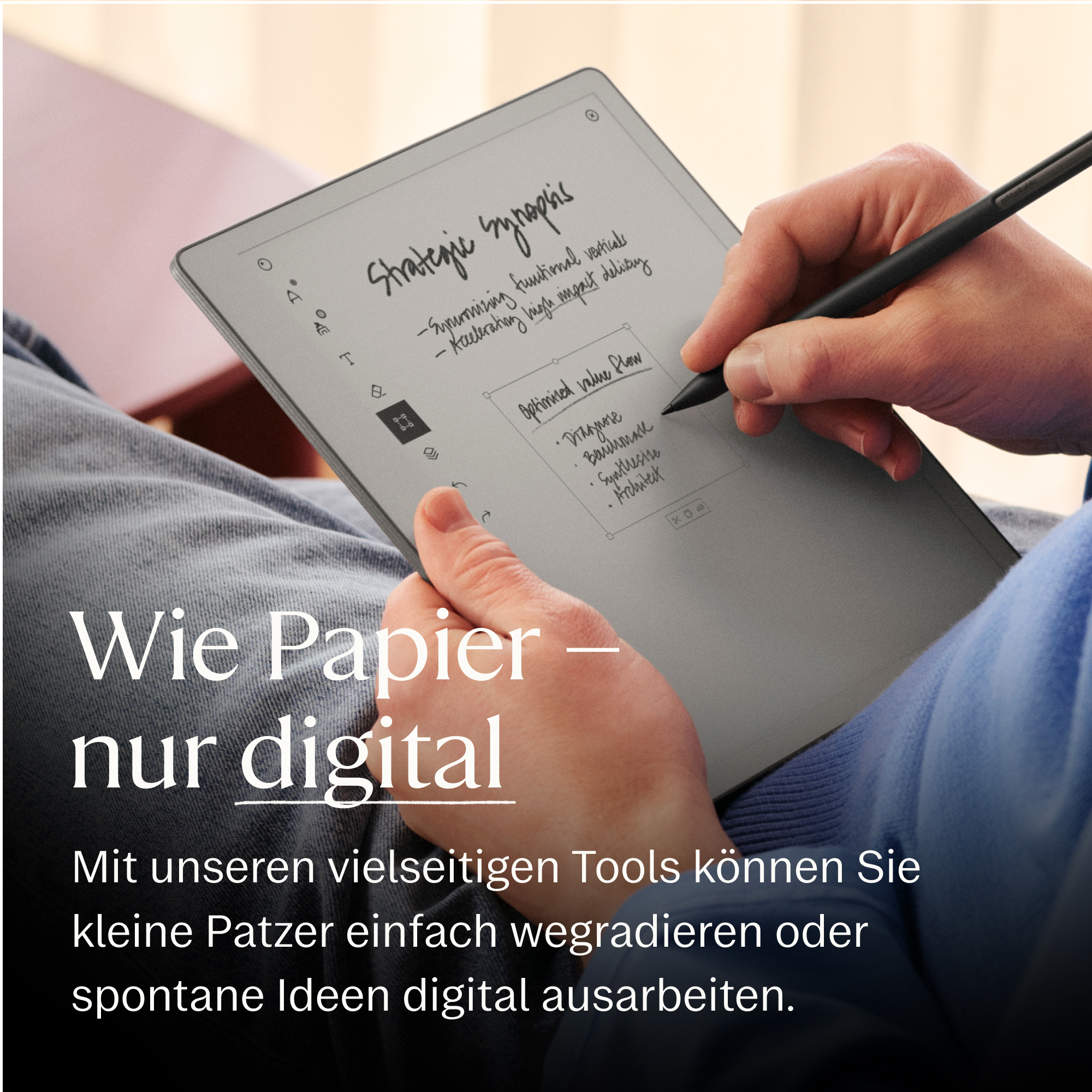 Person schreibt auf einem digitalen Notizblock mit Stift. Text: Wie Papier – nur digital.