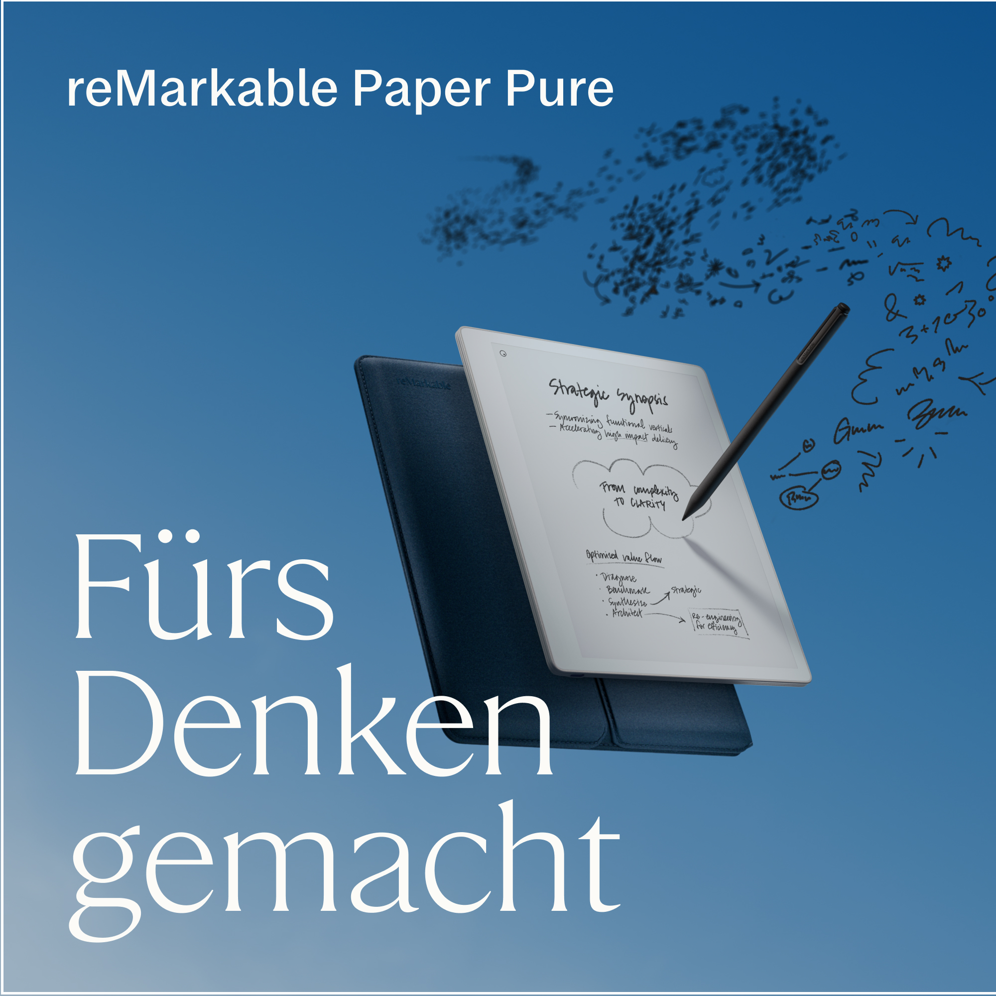 Ein Tablet mit Stift liegt auf einer blauen Hülle. Notizen sind auf dem Bildschirm.