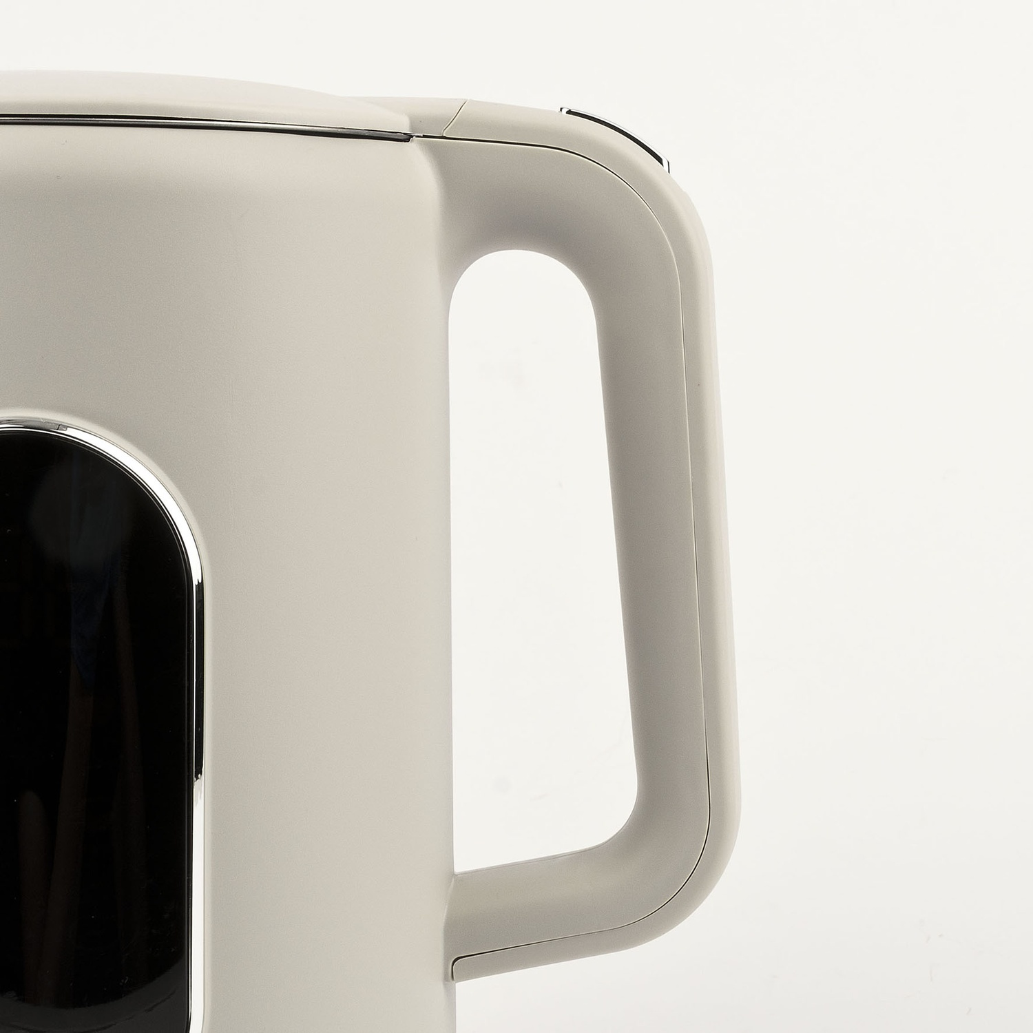 Bollitore grigio con finestra nera e finiture argentate.