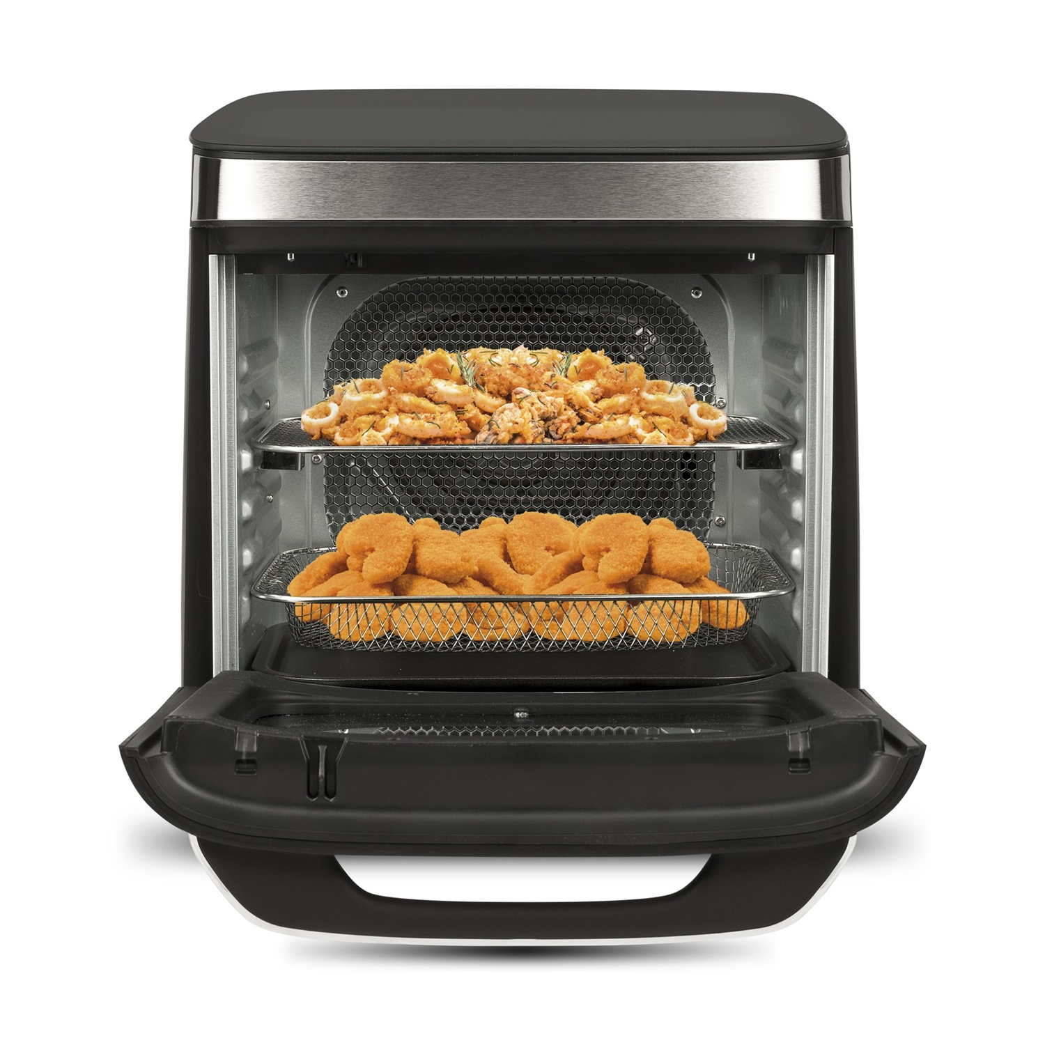 Forno friggitrice ad aria nero con due griglie di cibo: frutti di mare sopra, nugget sotto. Porta aperta.
