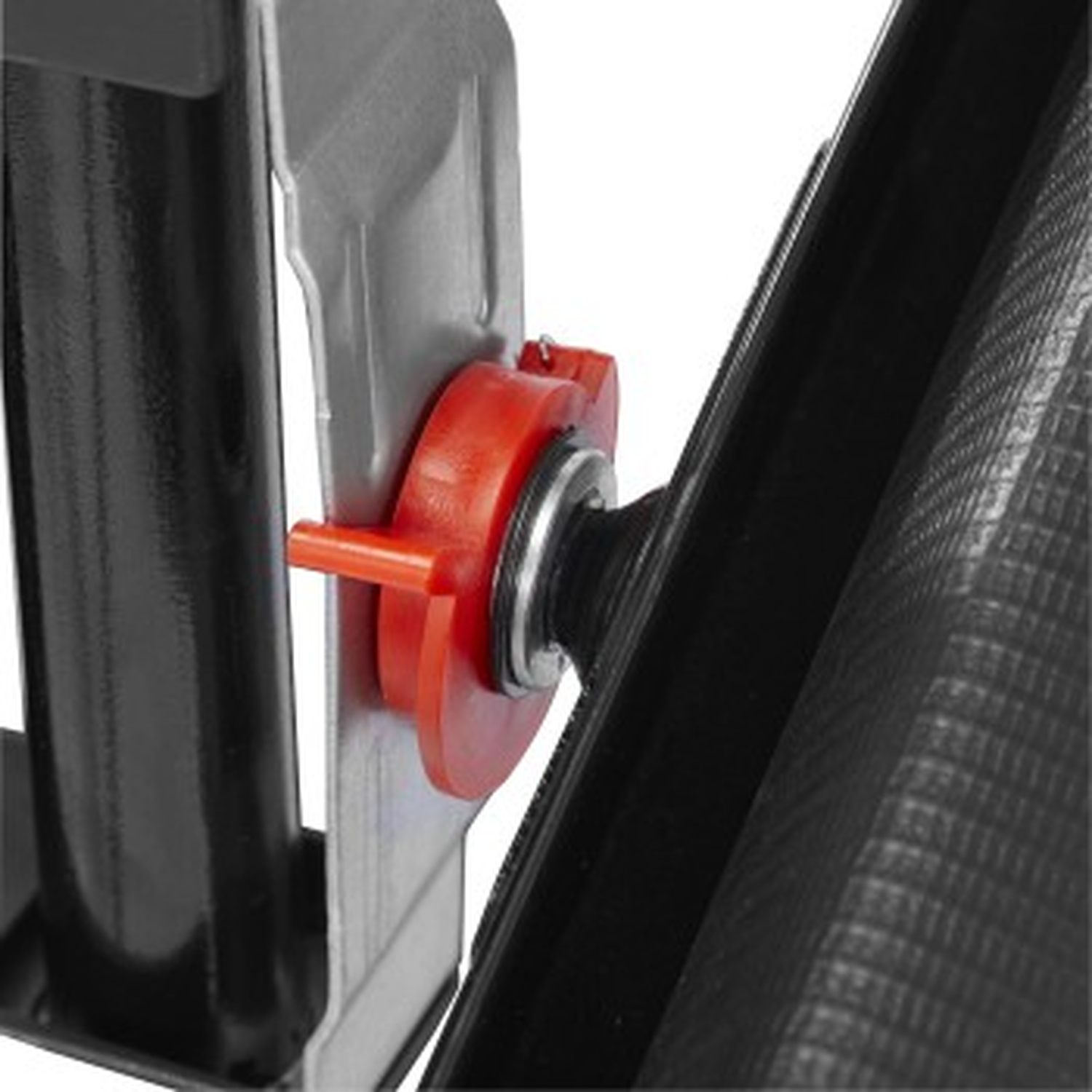 Close-up van een rode plastic klem bevestigd aan een metalen onderdeel.
