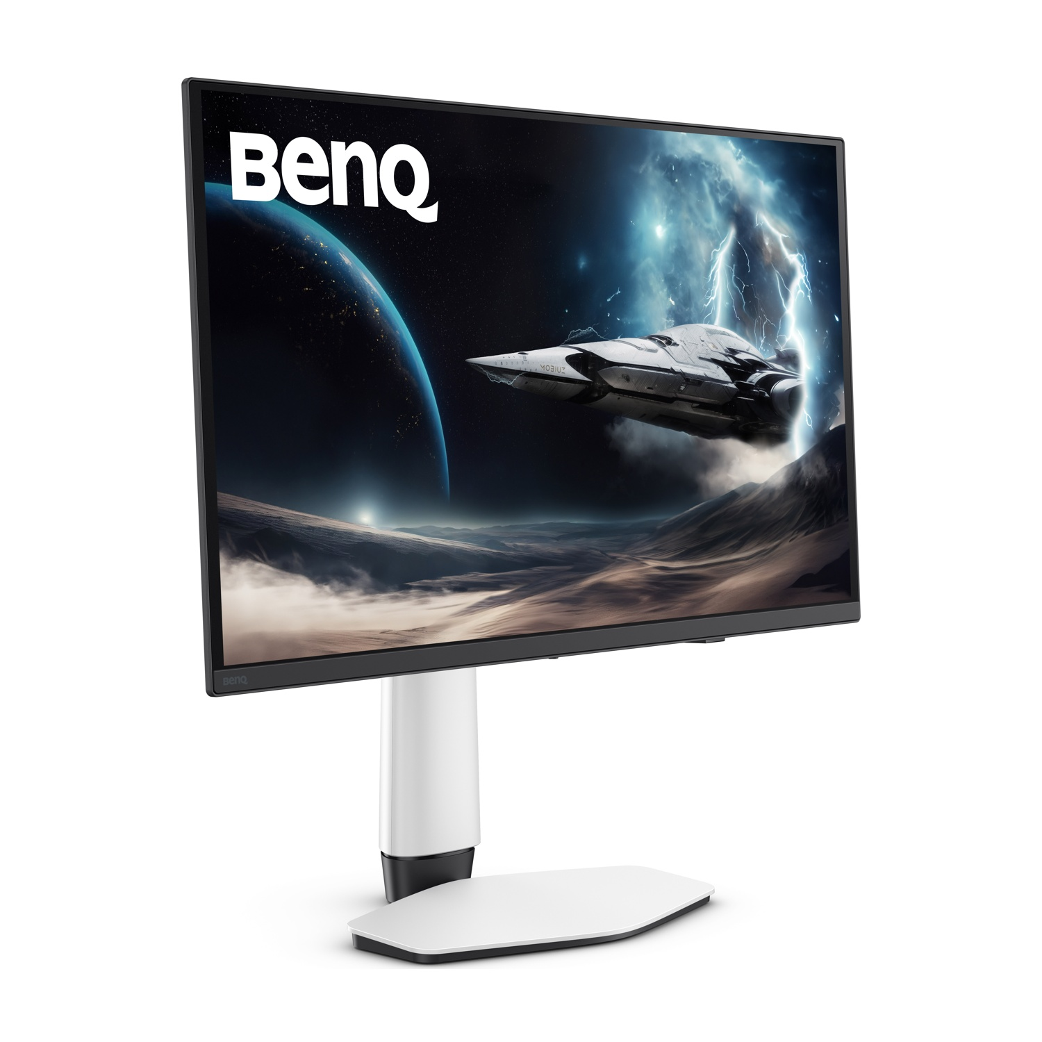 Un monitor BenQ mostra un'astronave vicino a un pianeta con fulmini.