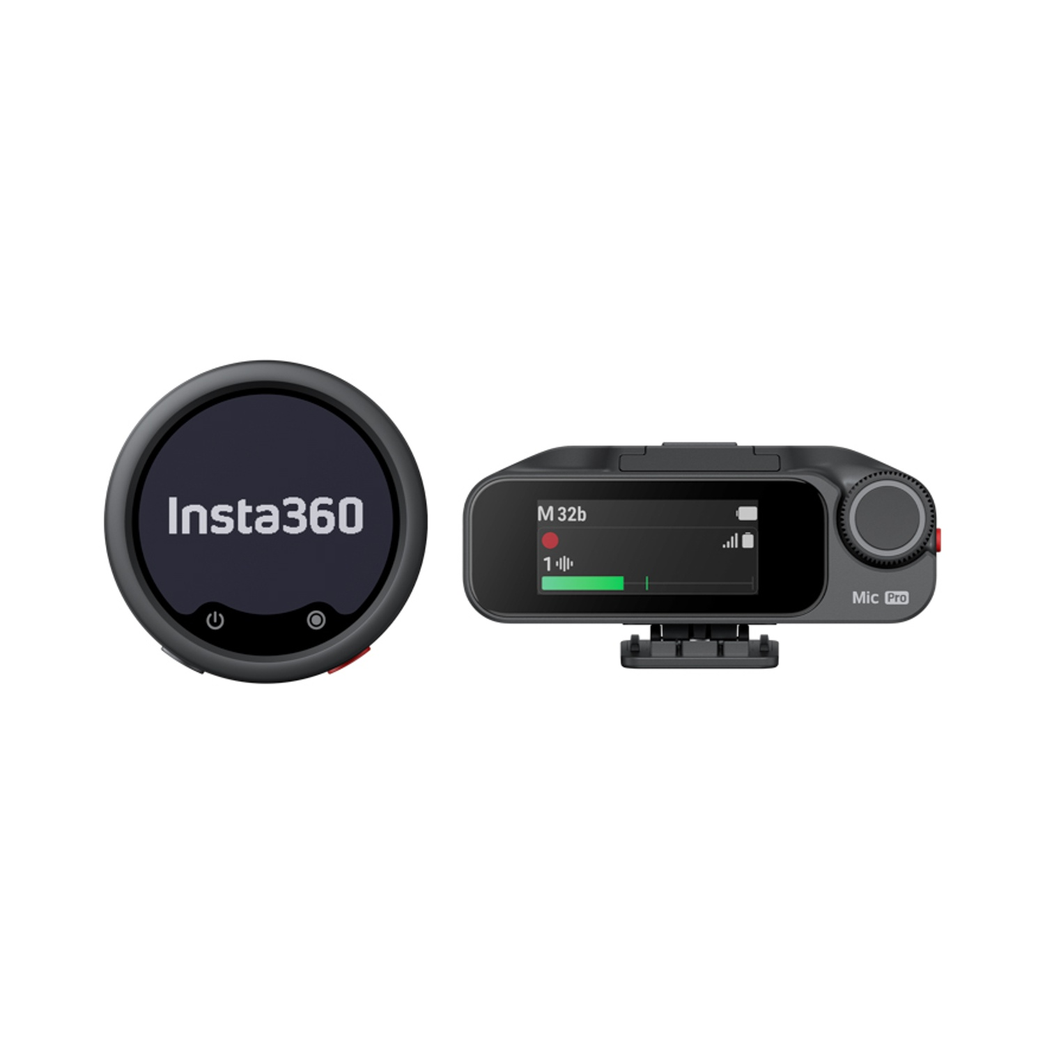 Due accessori audio neri: un trasmettitore Insta360 rotondo e un microfono rettangolare.