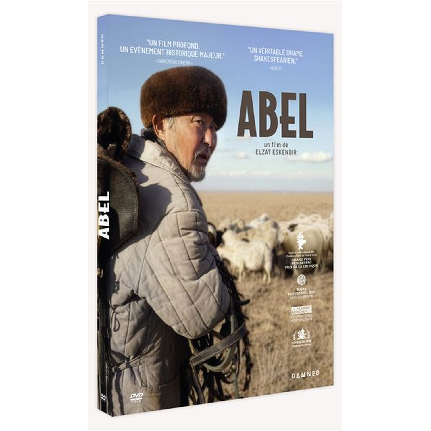 Man met bontmuts en pufferjack voor schapen. De filmtitel ABEL is prominent aanwezig.