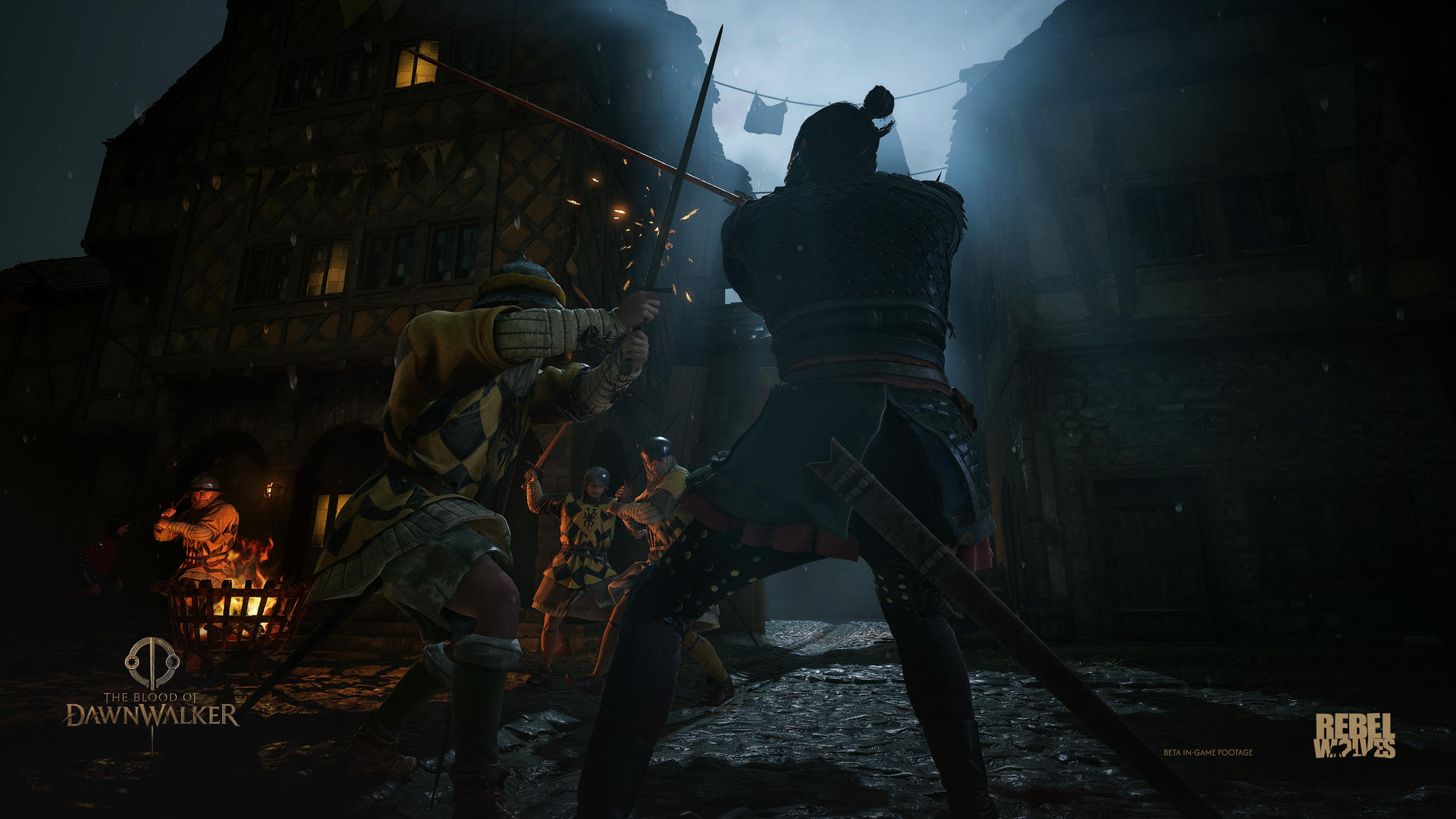 Krieger in mittelalterlicher Rüstung duellieren sich mit Schwertern auf einem dunklen, regnerischen Stadtplatz.
