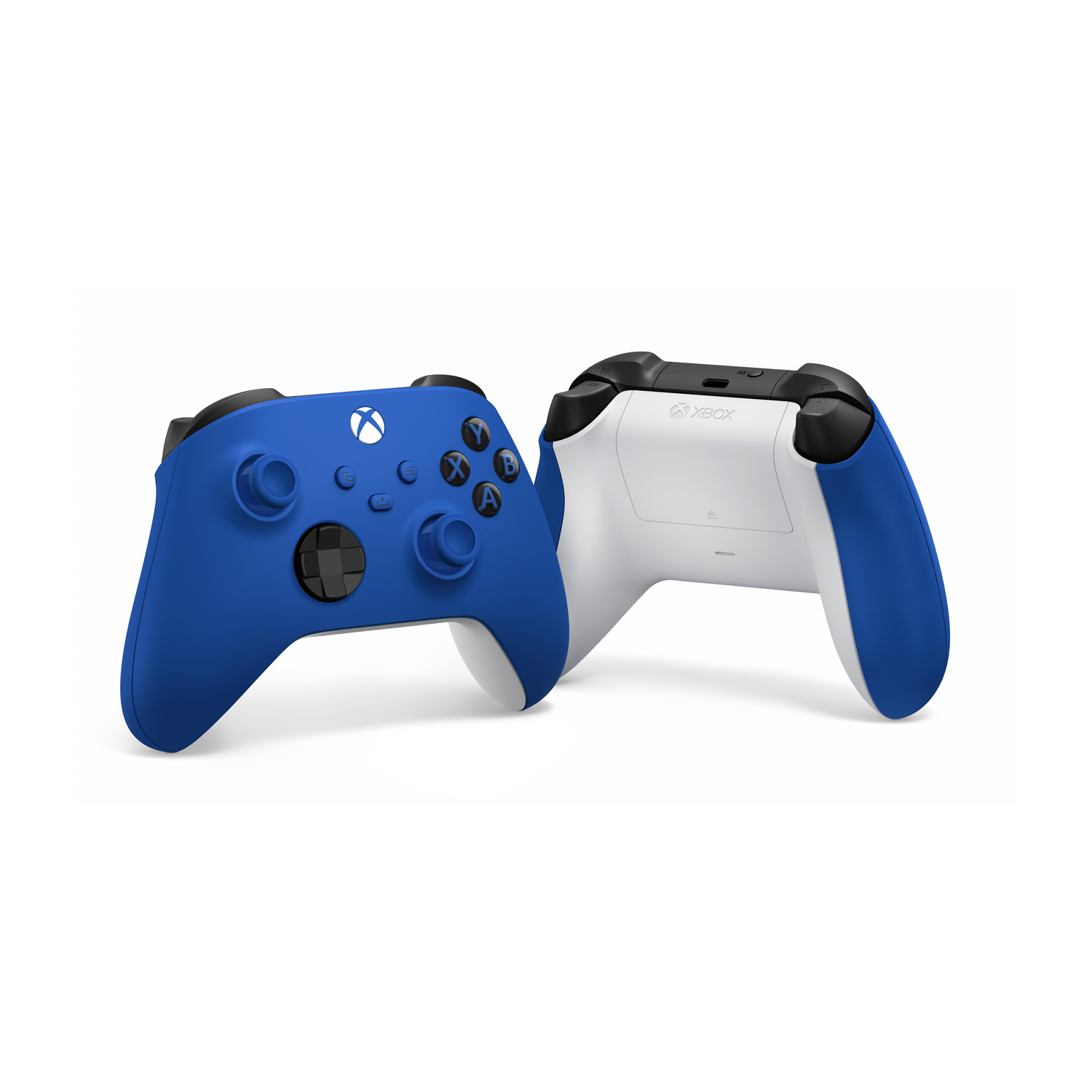 Due controller Xbox blu mostrati frontalmente e posteriormente, su sfondo bianco.