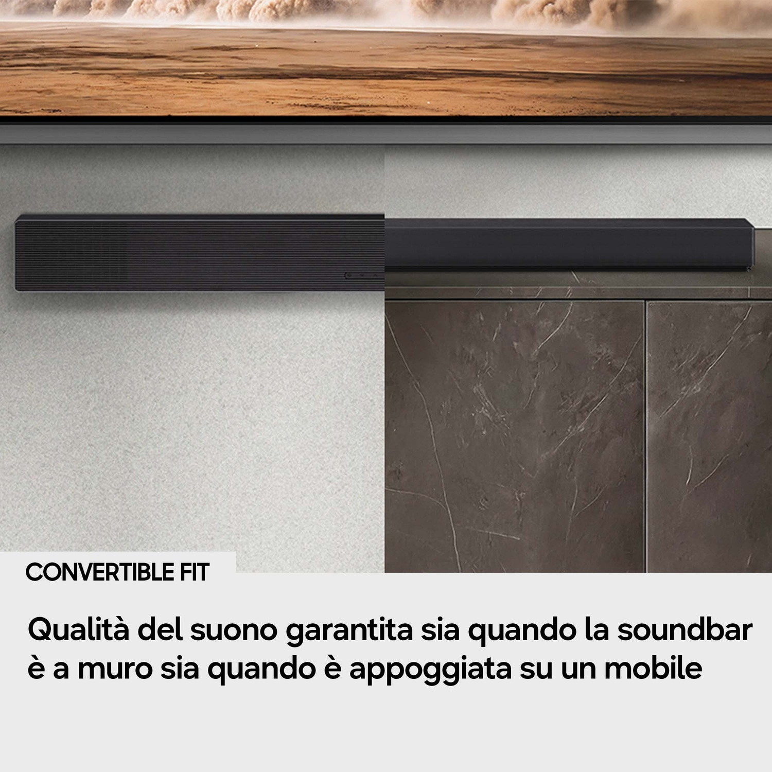 Soundbar nera montata a muro e su mobile.