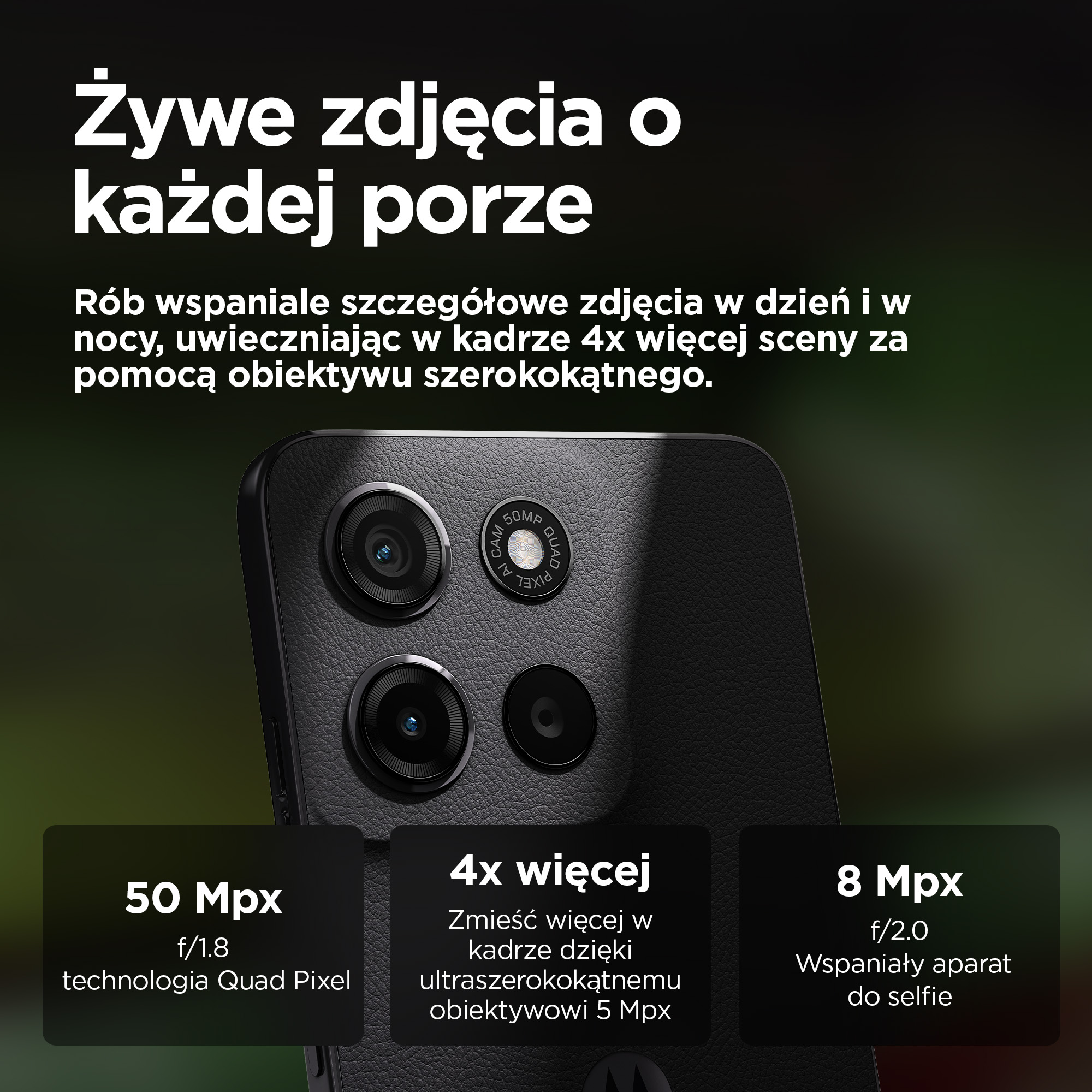Zbliżenie czarnego tyłu telefonu z trzema aparatami i polami tekstowymi.