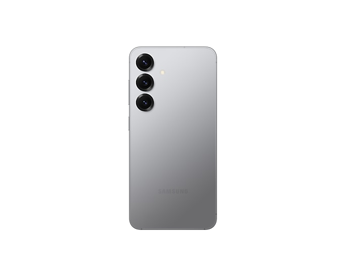 Tył srebrnego smartfona Samsung z trzema obiektywami aparatu i lampą błyskową.