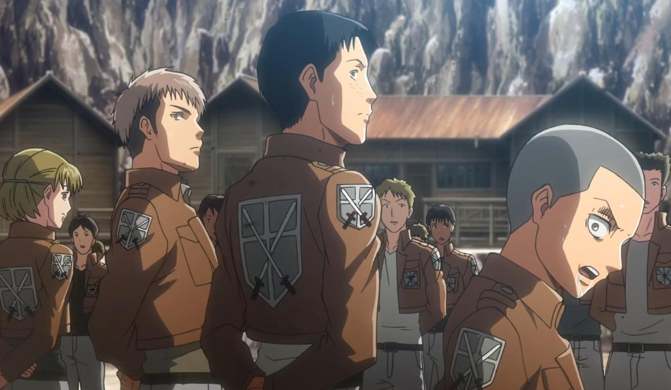 Soldaten in braunen Uniformen mit dem Wappen der Aufklärungstruppe stehen vor Gebäuden.