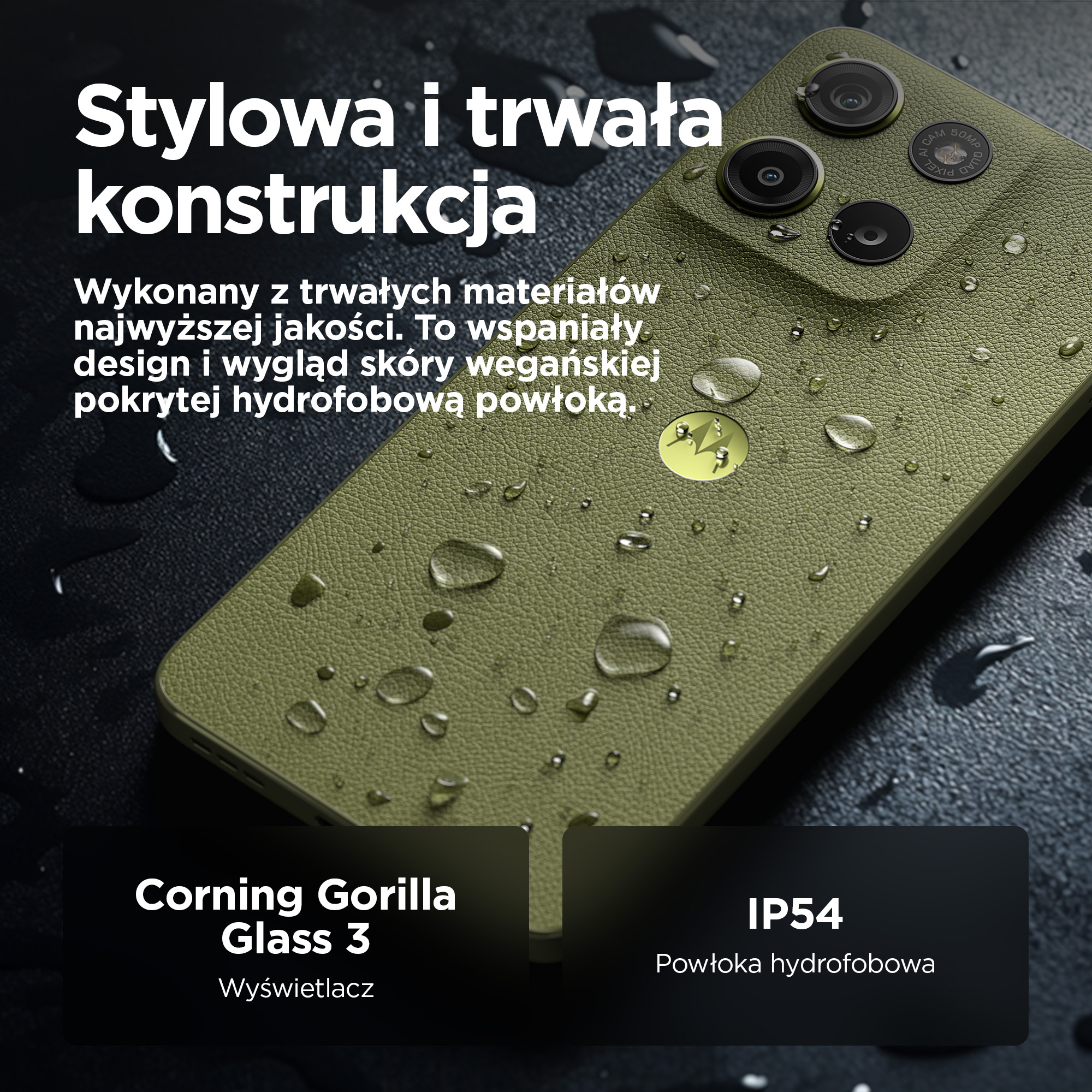 Zielony tył telefonu z aparatami i kroplami wody, tekst o ochronie IP54.