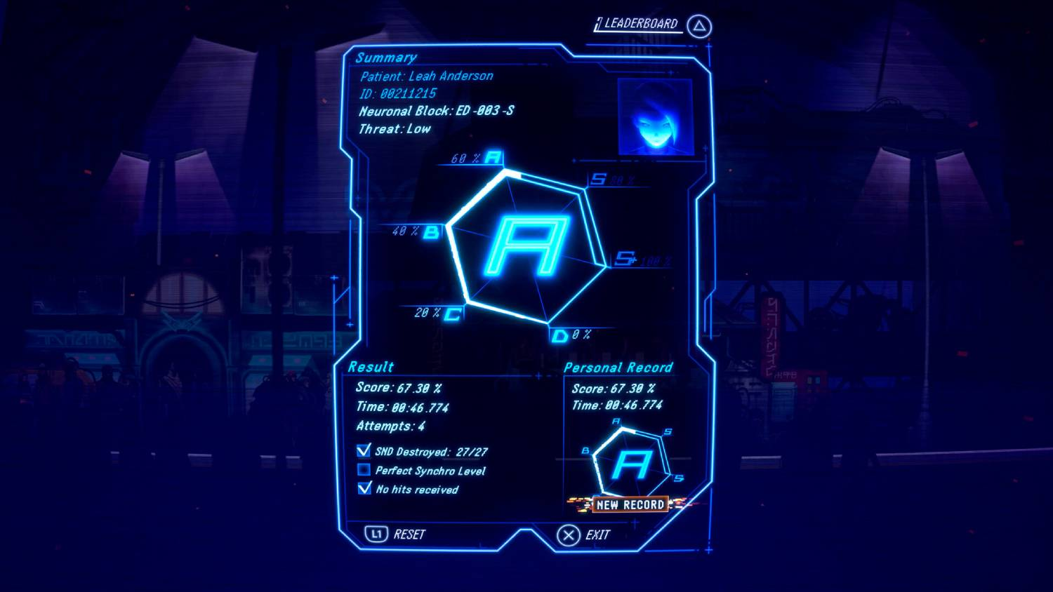 Una interfaz futurista muestra resultados de juego, una escala de puntuación e información.