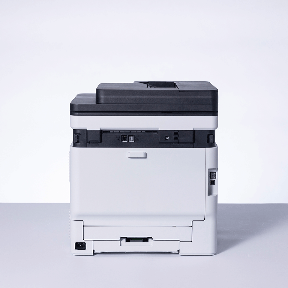 Ein weißer Multifunktionsdrucker mit schwarzen Akzenten steht auf einem grauen Tisch.