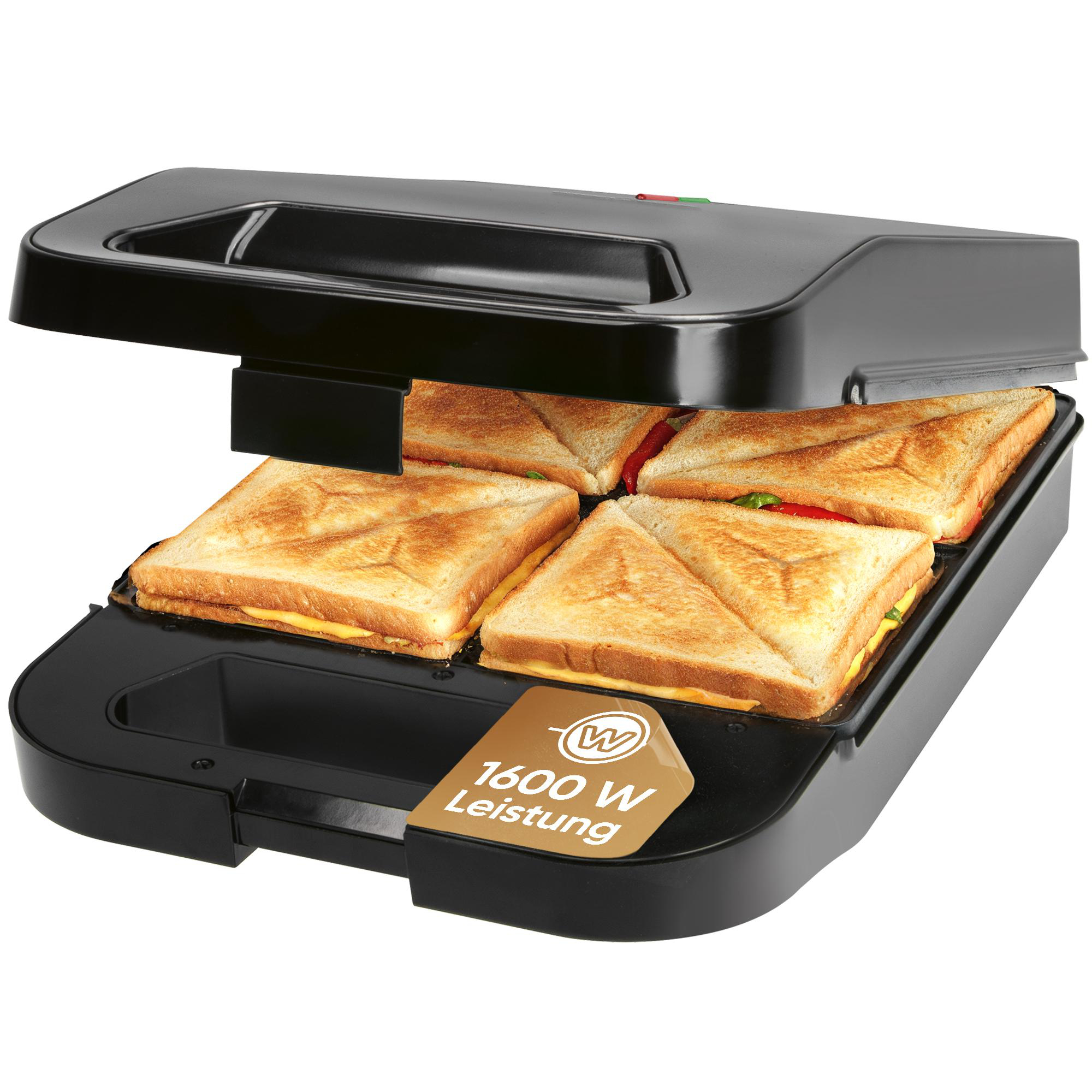 Ein offener schwarzer Sandwichtoaster mit vier goldenen Dreiecksandwiches darin.