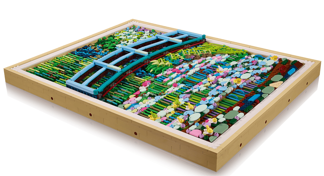 Bunte Lego-Gartenlandschaft mit Brücke, Blumen und Bäumen.