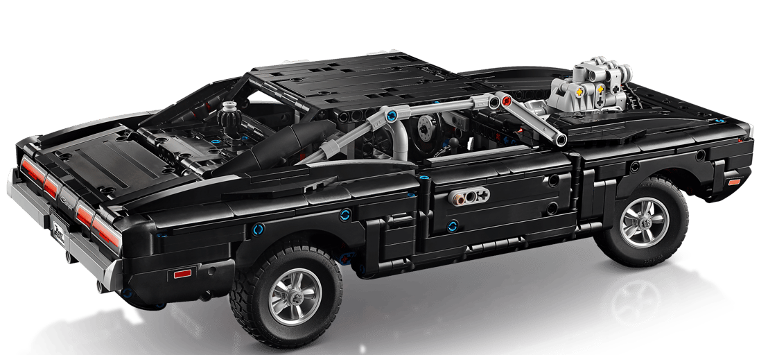 Schwarzer Lego Dodge Charger mit freiliegendem Motor und Innendetails.