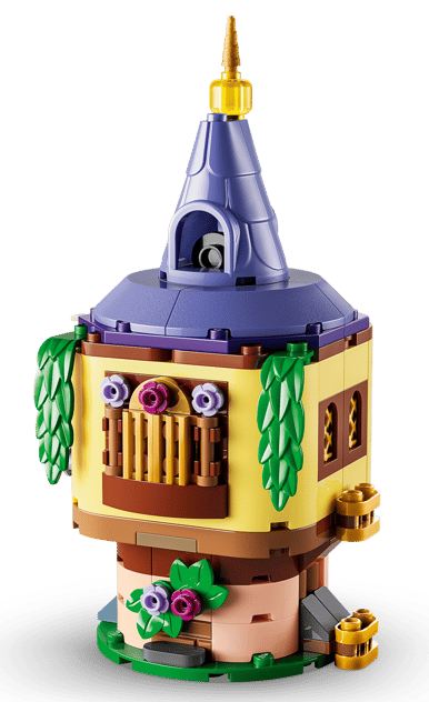Ein gelbes, rundes Turmhaus aus LEGO-Steinen mit lila Dach und goldenem Spitzer.