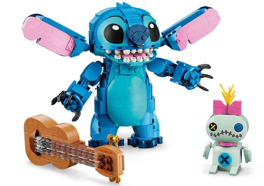 Ein blauer Lego-Stitch mit Ukulele und eine kleine grüne Puppe.