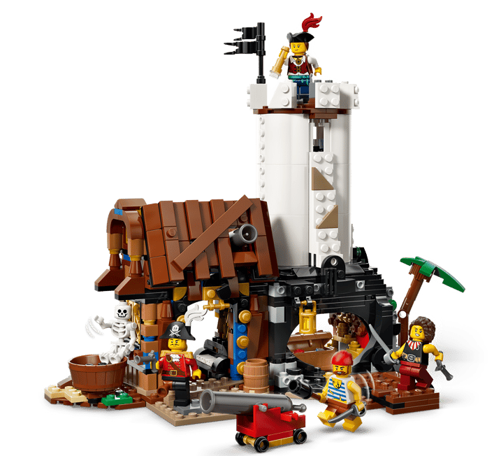 Lego Piratenfestung mit Figuren, Kanonen, Skelett und Fahnen.