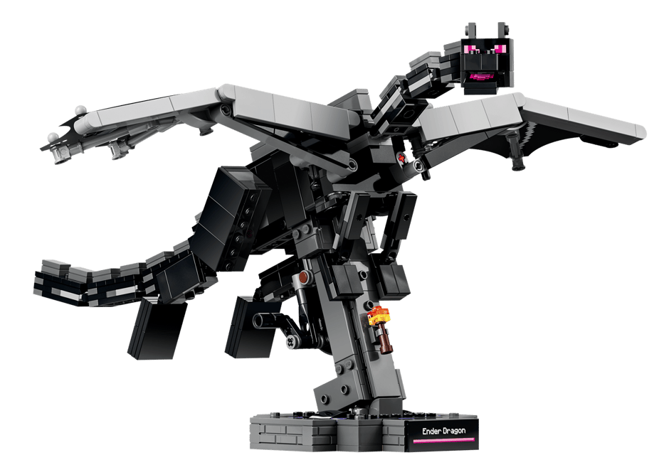 Ein Lego-Modell eines schwarzen und grauen Enderdrachen mit Flügeln, der auf einem Sockel steht.
