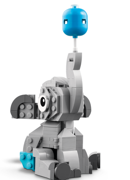 Ein grauer Lego-Elefant mit einem blauen Kopf auf einem Stock und einem blauen Laken.