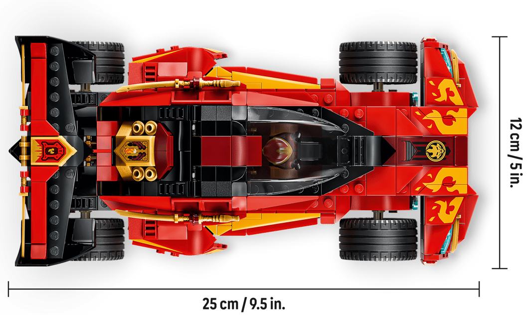 Ein rotes Lego-Rennauto mit gelben Flammenakzenten und schwarzen Rädern.