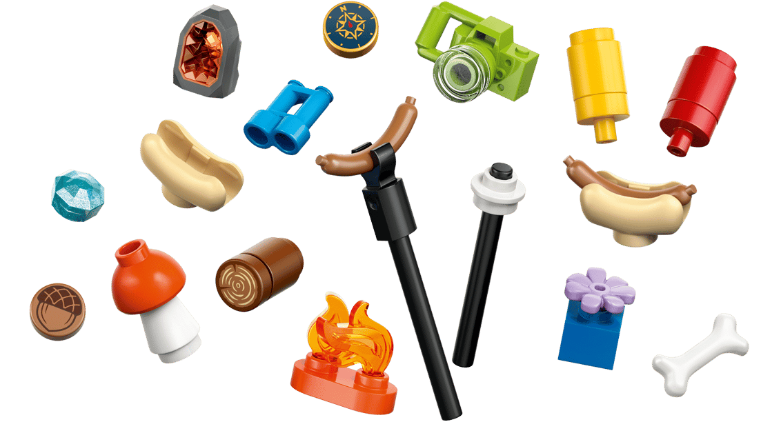 Verschiedenes Lego Campingzubehör: Hotdogs, Feuer, Kamera, Edelsteine, Fernglas, Kompass, Knochen.
