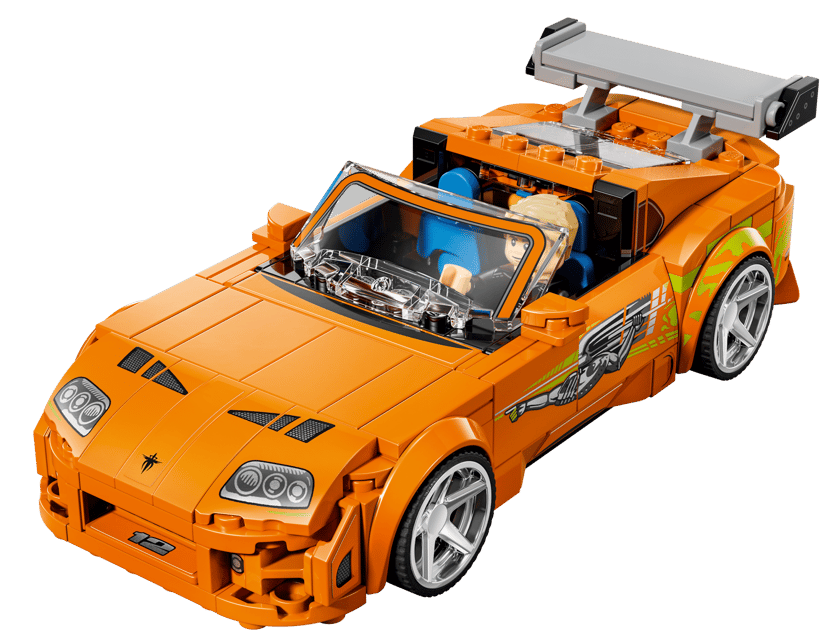 Ein orangefarbener Lego-Sportwagen mit einem Fahrer und einem Heckspoiler.