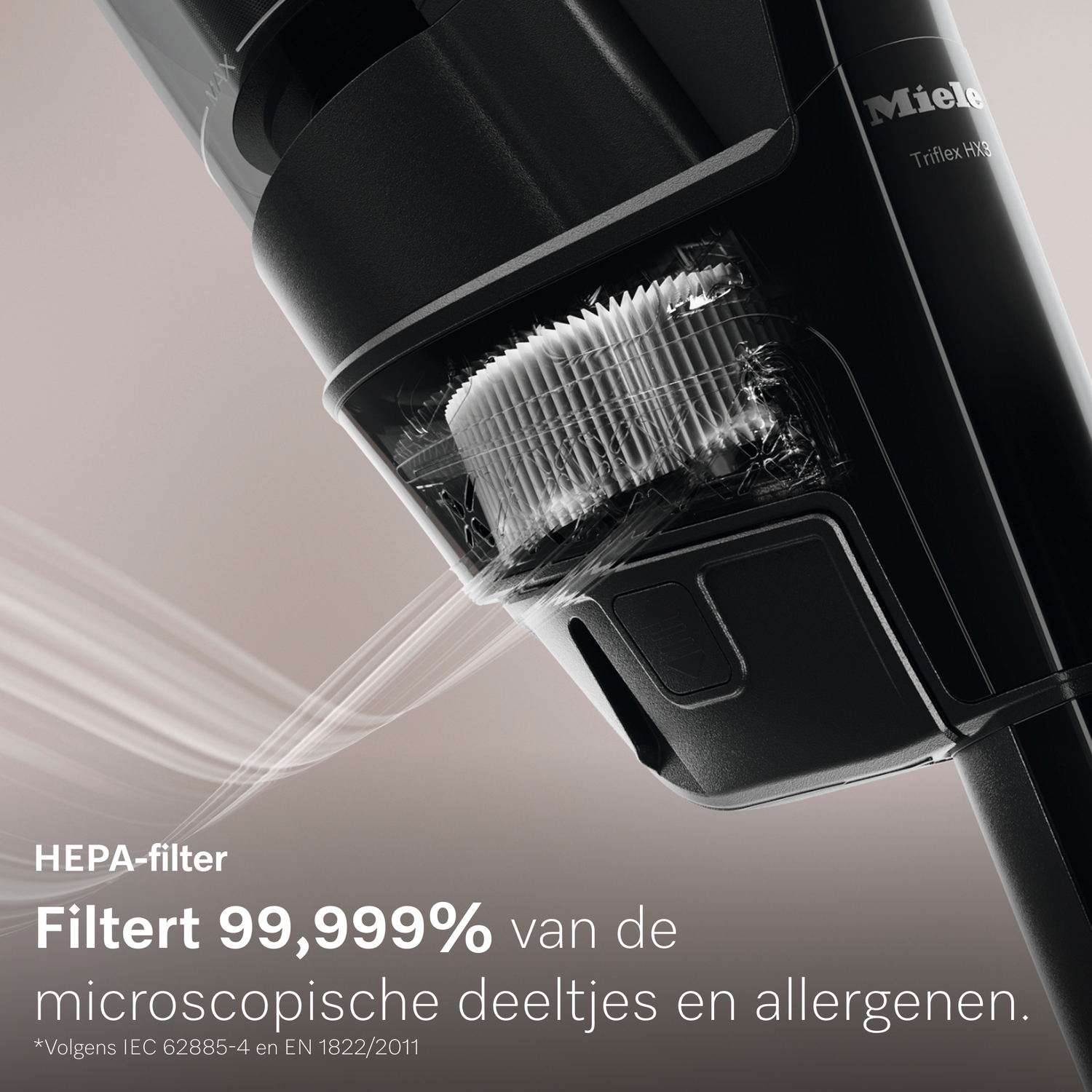 Close-up van een zwarte Miele Triflex HX3 stofzuiger met HEPA-filter.