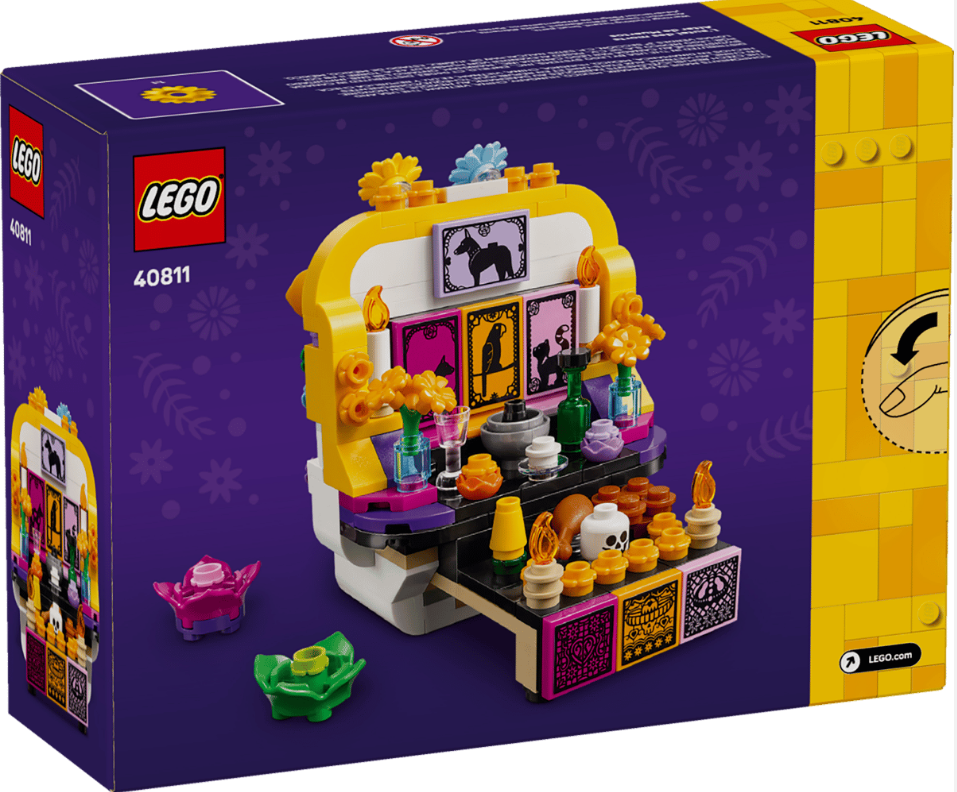 Bunte Lego-Box mit einem Día de Muertos Altar-Modell, Blumen und Totenköpfen.