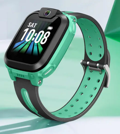 Zielony smartwatch z kamerą, czarno-zieloną bransoletą. Pokazuje 10:08.