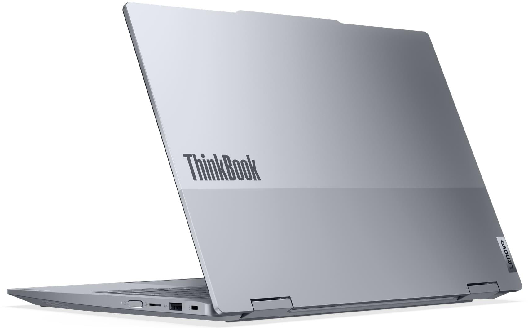 Egy ezüst laptop nyitott fedéllel. A ThinkBook logó látható.
