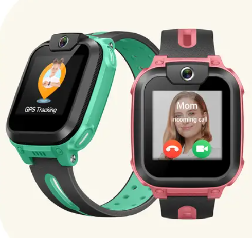 Dwa smartwatche dla dzieci: zielony z GPS, różowy z połączeniem przychodzącym od mamy.