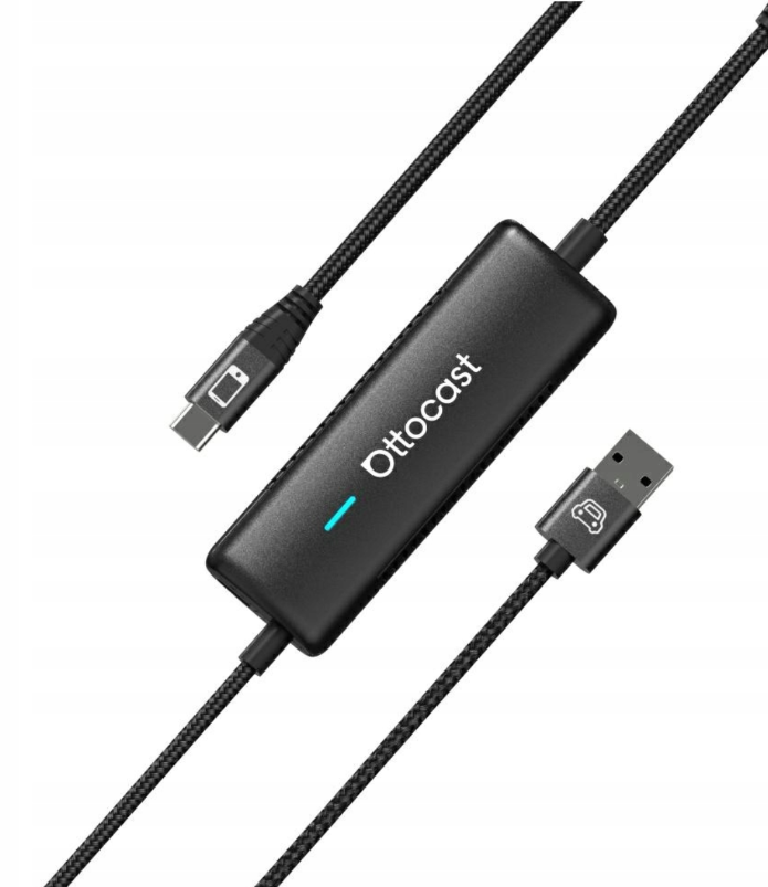 Czarny adapter Ottocast z kablami USB-C i USB-A na białym tle.