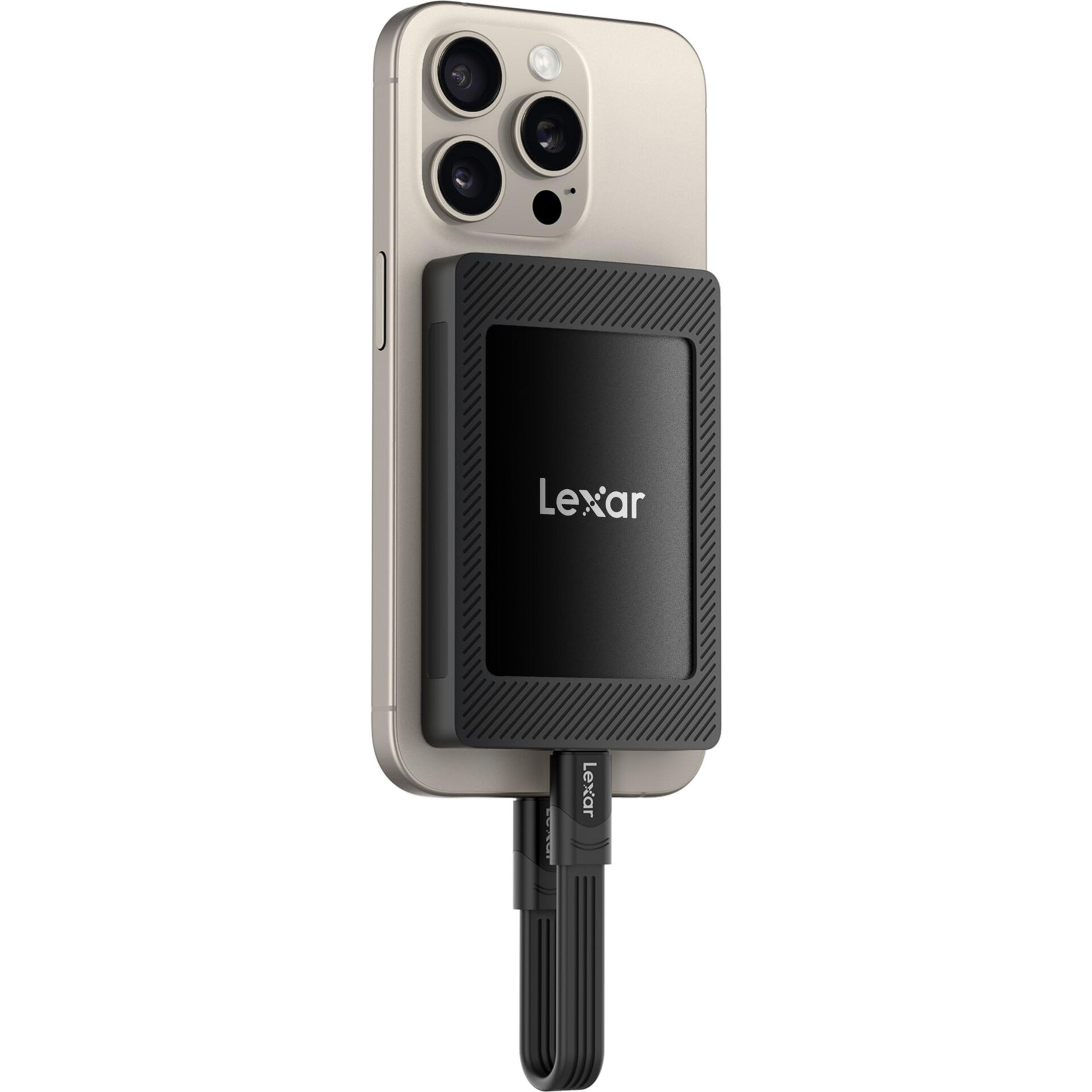 Ein graues Smartphone mit angeschlossenem schwarzem Lexar-Speicher und Kabel.