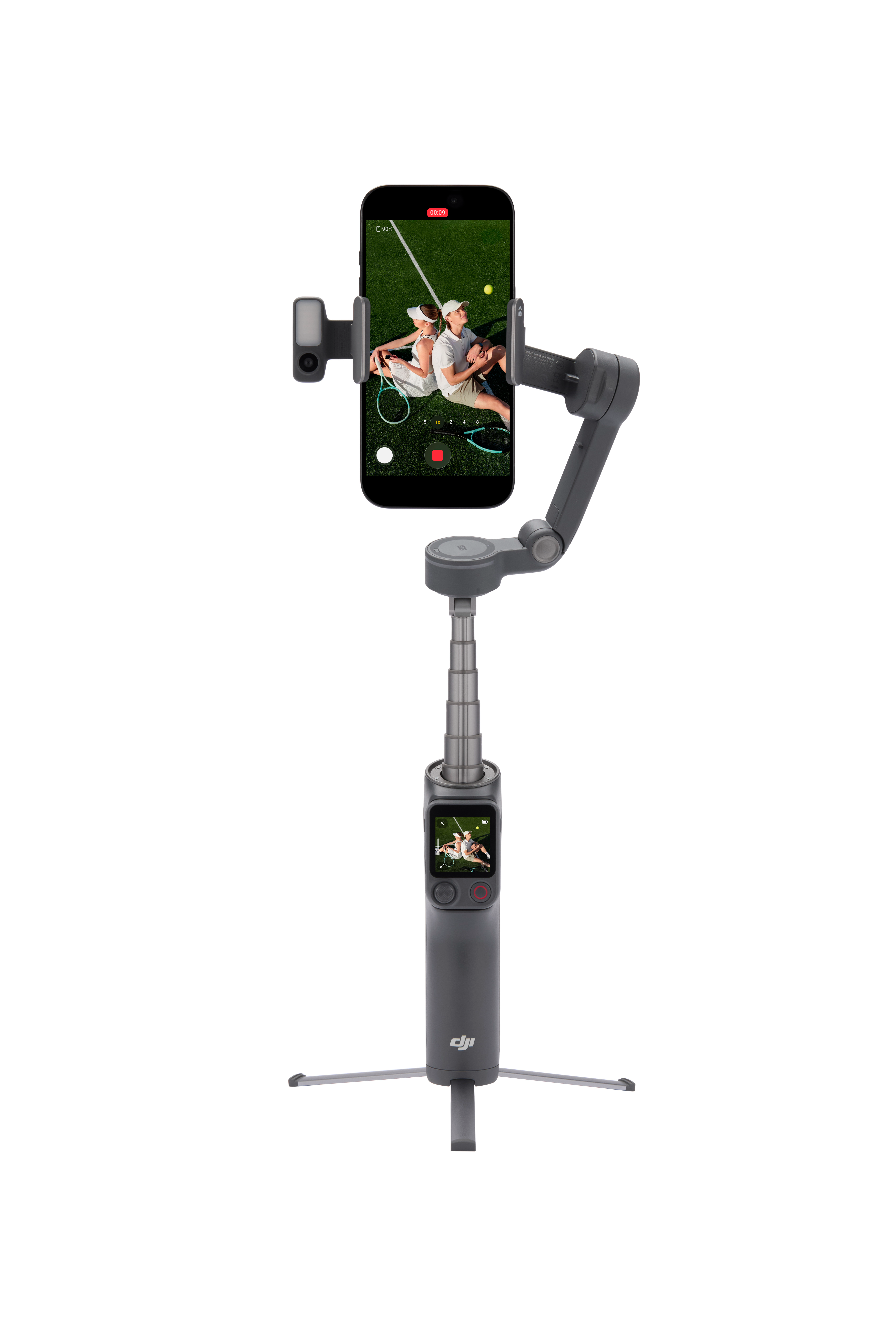 Egy szürke gimbal kihúzott állvánnyal egy okostelefont tart, amely egy teniszező párt mutat.