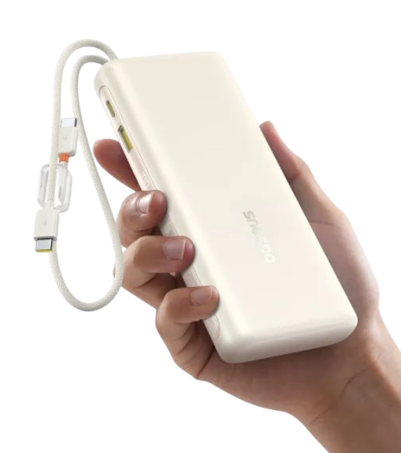 Bir el, beyaz bir kabloyla beyaz bir powerbank tutuyor.