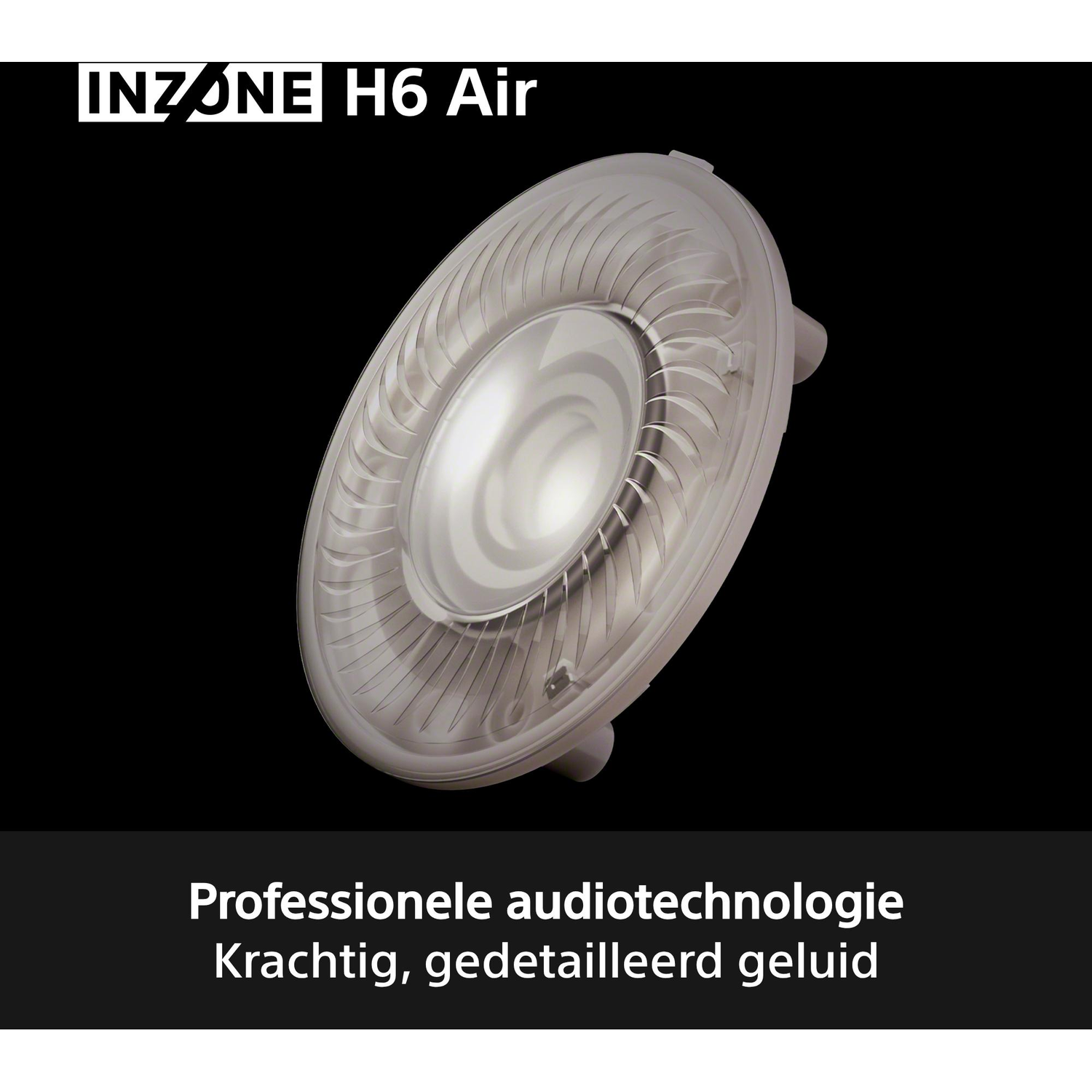 Een zilveren hoofdtelefoon driver met groeven op een zwarte achtergrond.