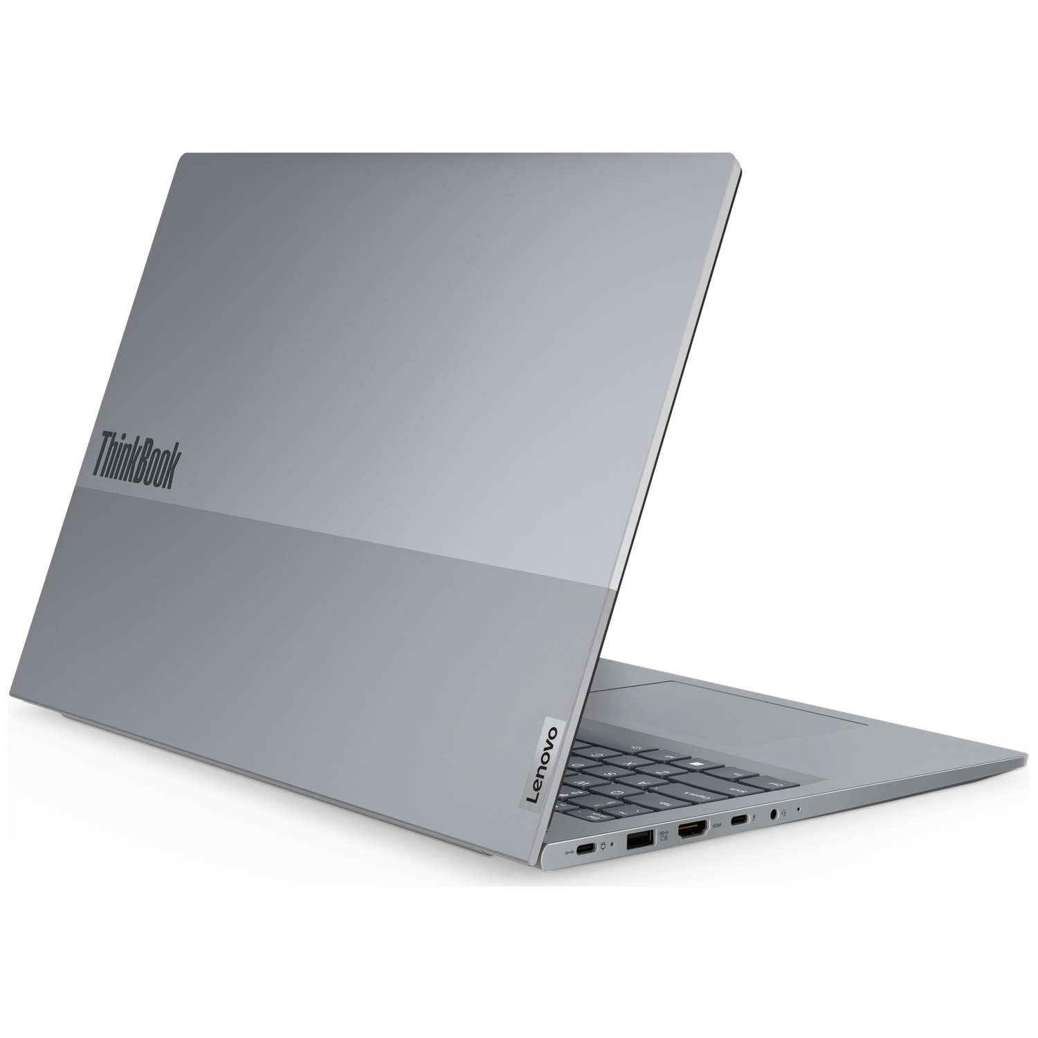 Een zilveren laptop met het deksel open, toetsenbord en poorten zichtbaar.